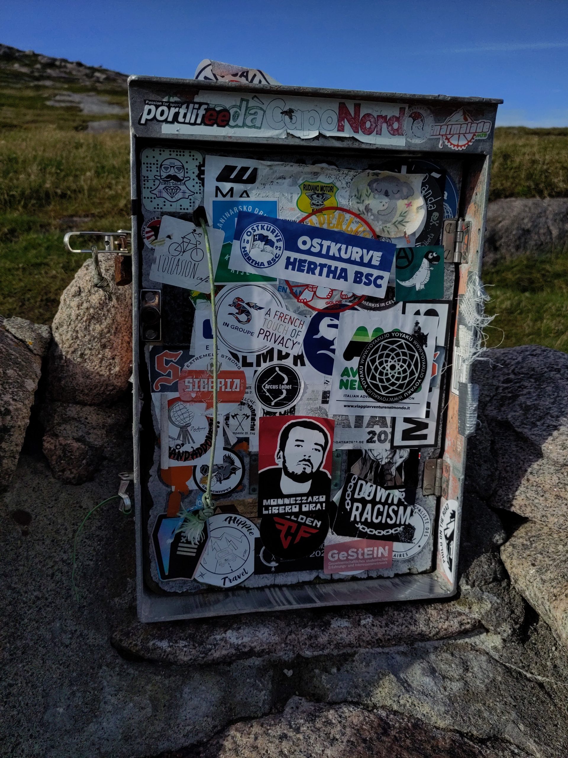 Verkapptes Nordkapp, unerwartete Abgründe und ein malerisches Kirchenportal